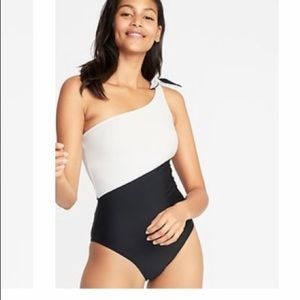Old navy brand new one piece swim suit!
